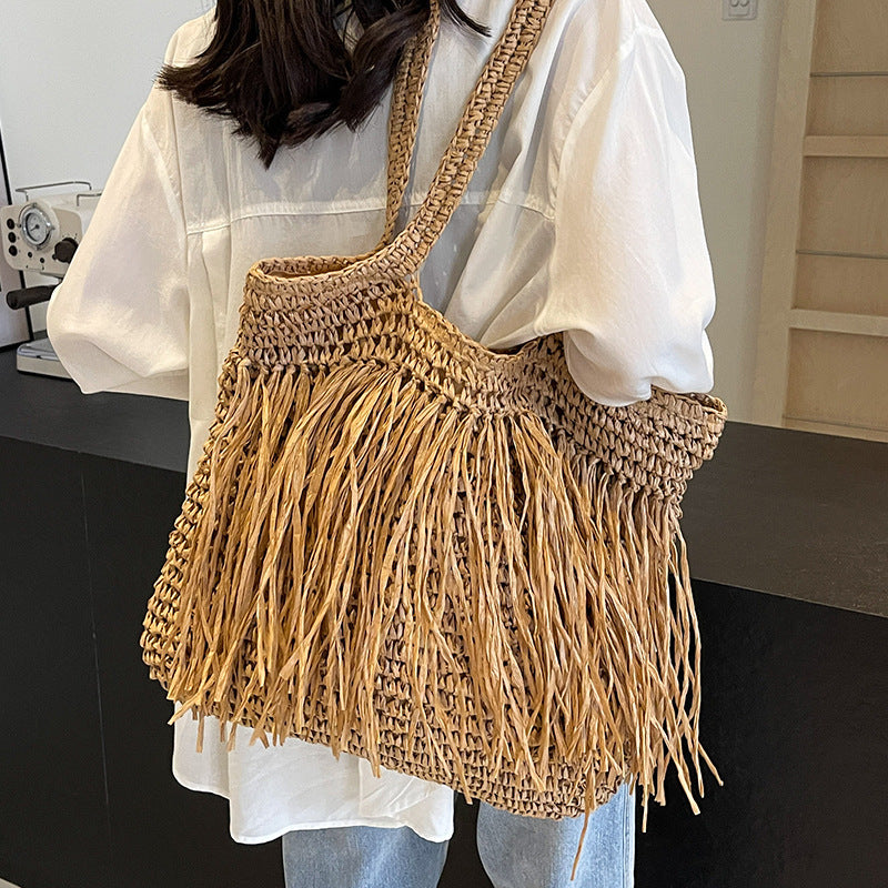 Straw Woven Women's Large Capacity Tassel Shoulder Bag