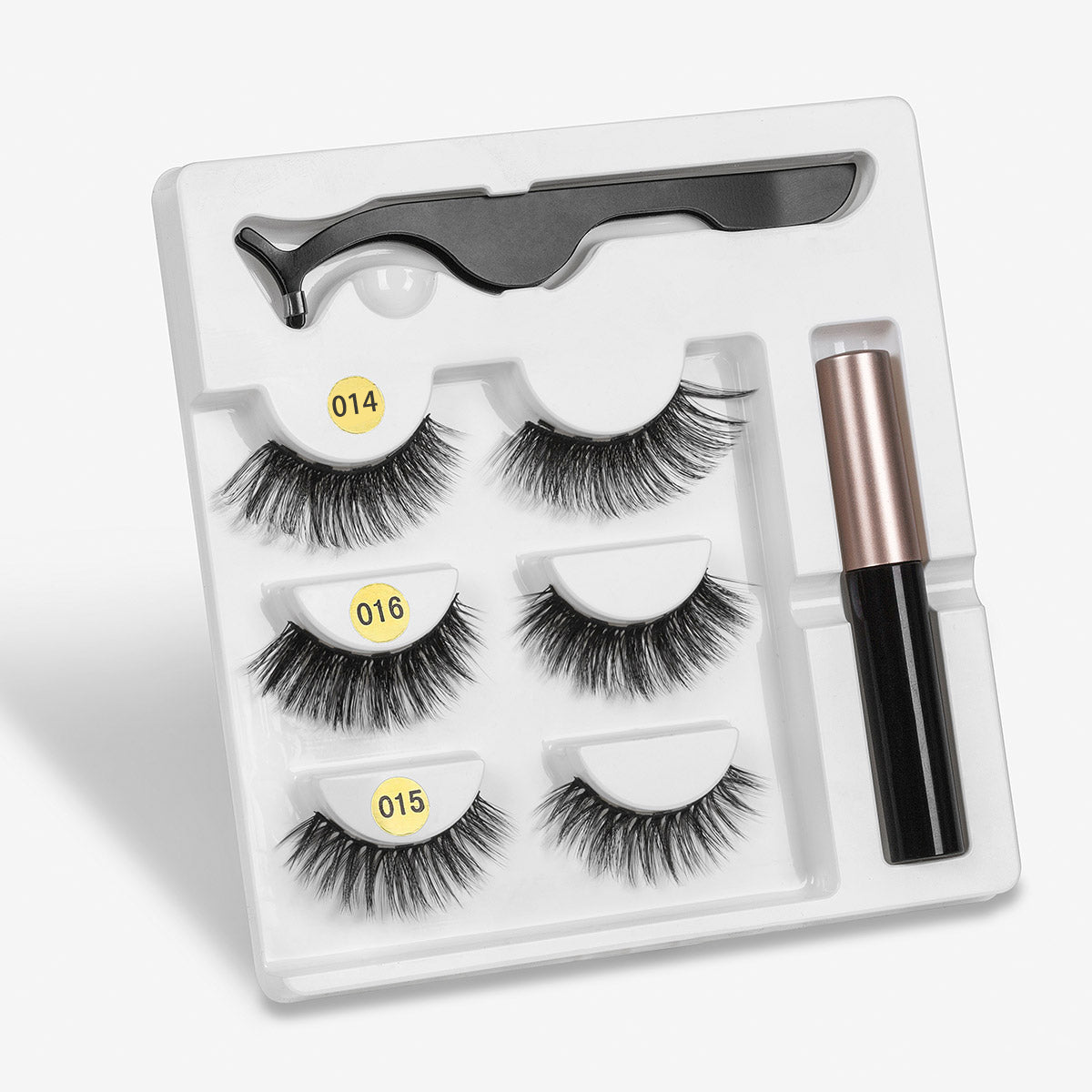 A Pair Of False Eyelashes With Magnets In Fashiona