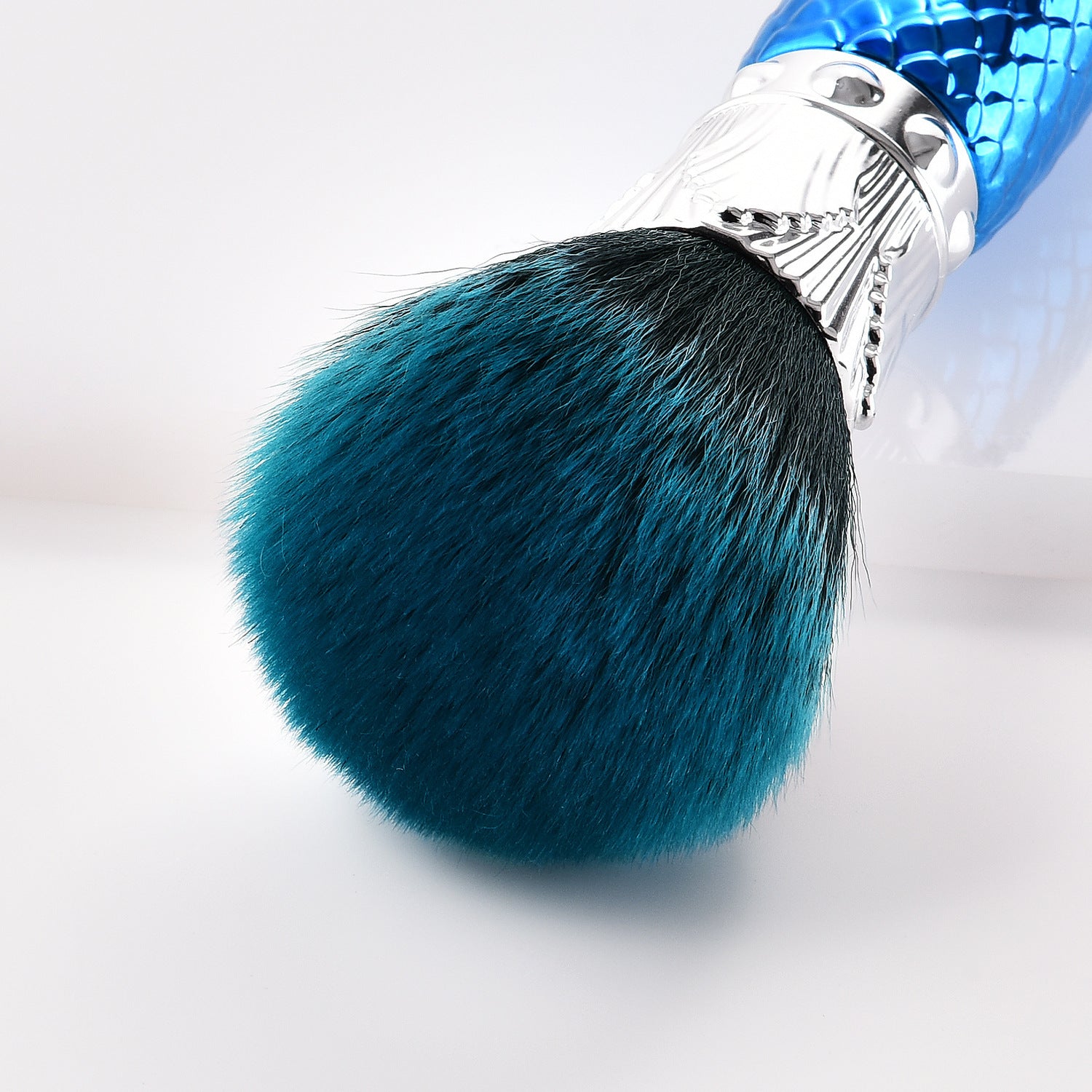 Single makeup brush makeup tool blue