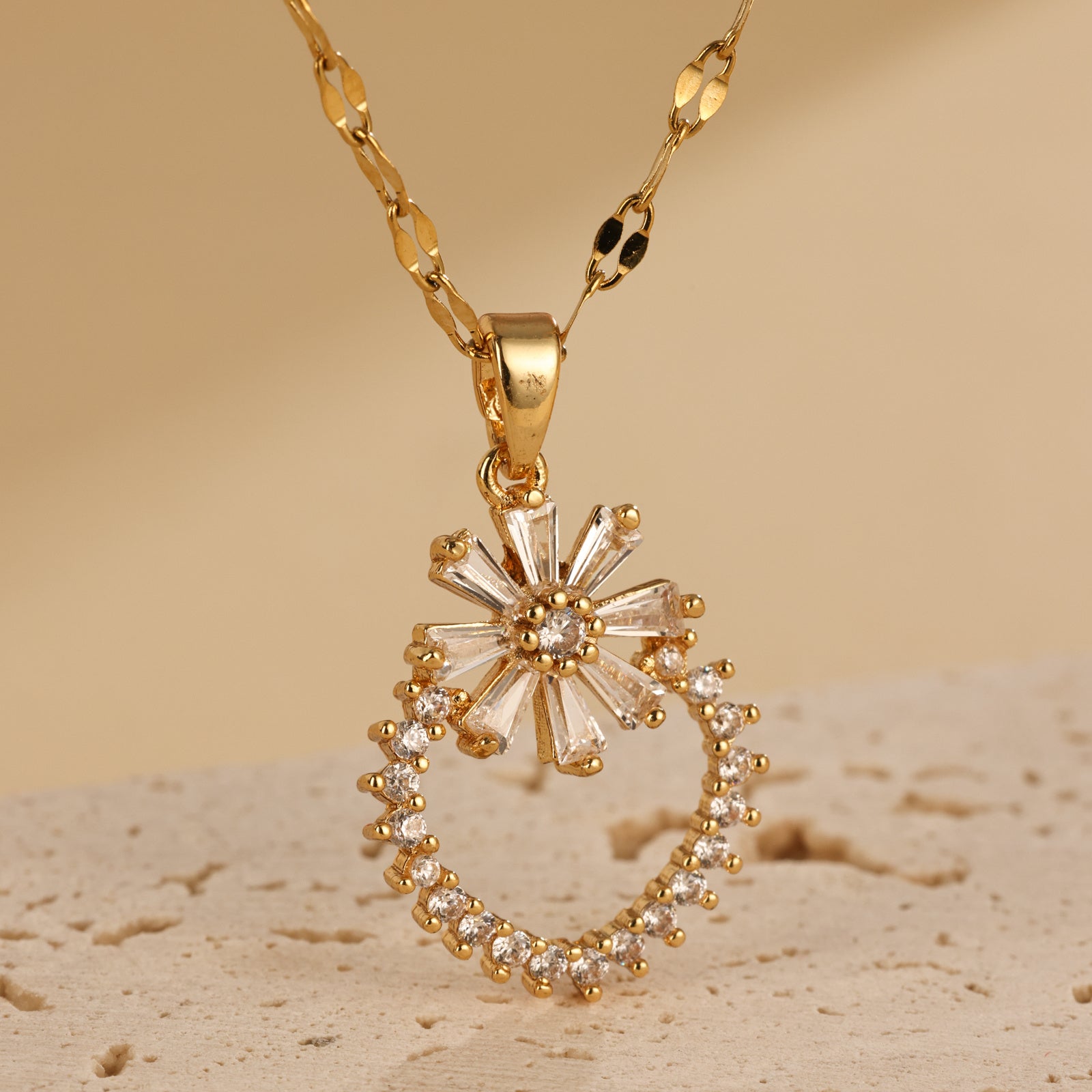 Gold Necklace, Zircon Flower Pendant, Internet Red Instagram Geometric Small Flower Temperament Necklace