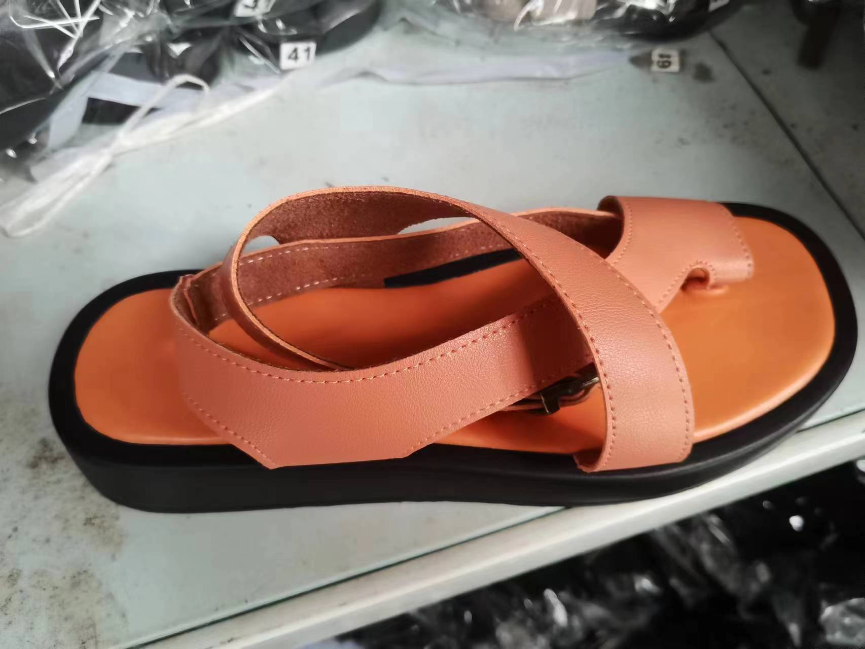 Casual Thick-Soled Clip Toe Sandals Summer Fashion Round Toe Beach Shoes With Back Buckle Strap Sandal For Women