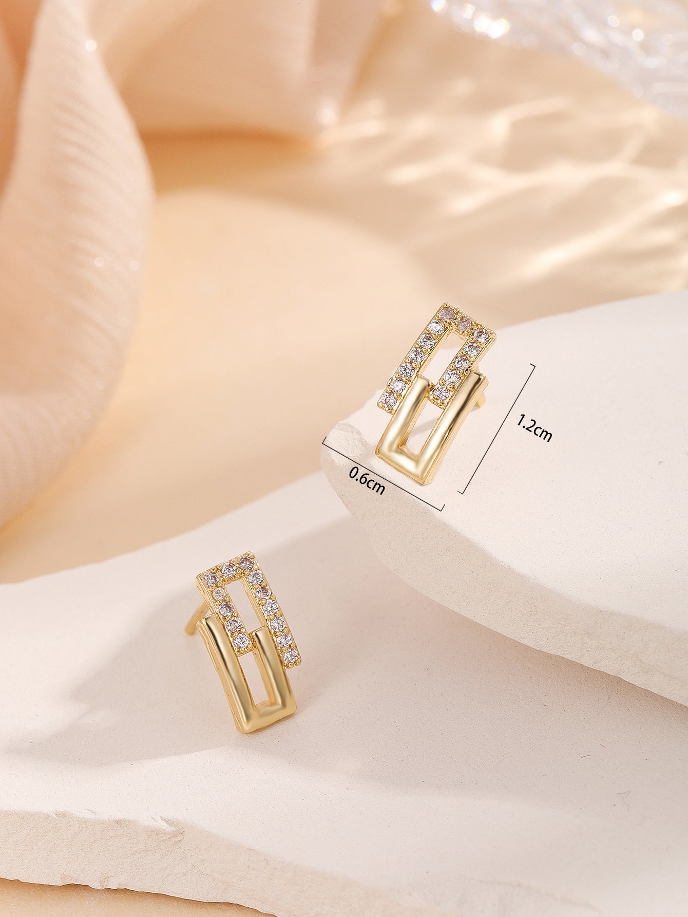 European And American Light Luxury Niche Hollow Geometric Earrings