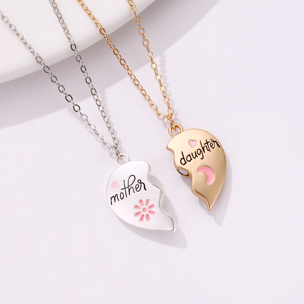 2PCS Set Jewelry Mother Daughter Necklace Matching Heart Magnetic Pendant Fashion Gifts For Mother's Day