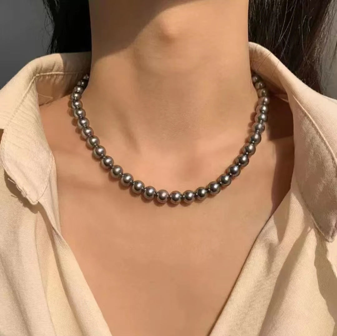 Retro Women's Simple Black Pearl Necklace