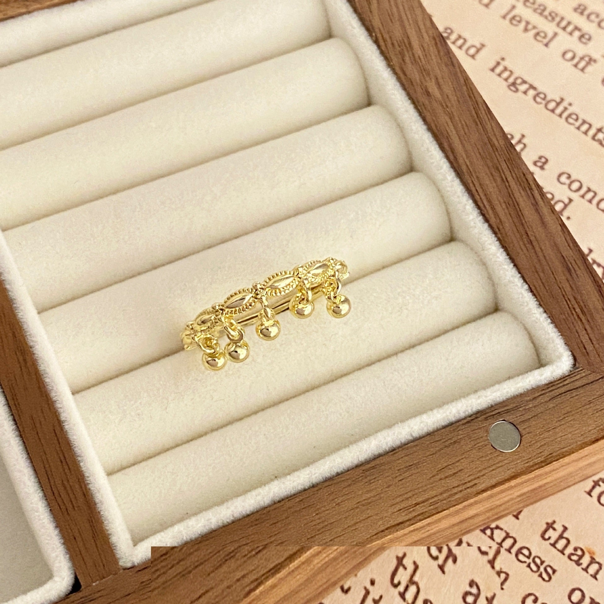 Light Luxury Exquisite Wave Gold Bead Tassel Niche Ring