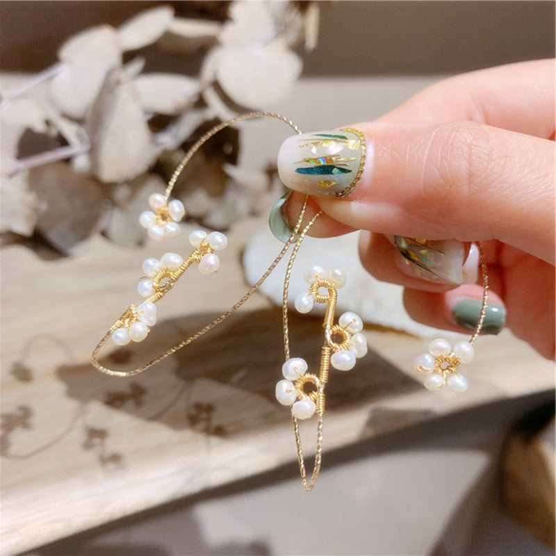 Design Hand-woven Flower Pearl Earrings